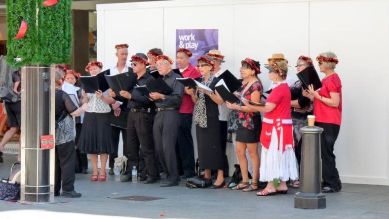 Gemischter Chor in der Fu&szlig;g&auml;ngerzone
